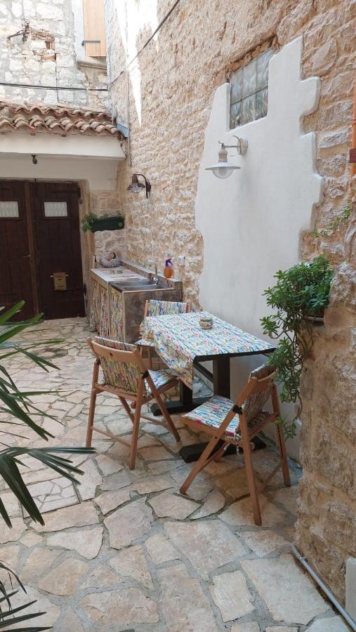 Studio With Garden In Rovigno Esterno foto